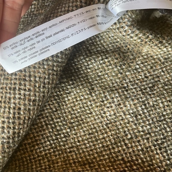 Zara Camouflage print sweater skirt.
NWT. Small - Picture 5 of 13